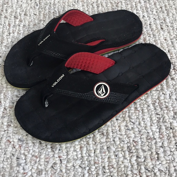 boys black flip flops